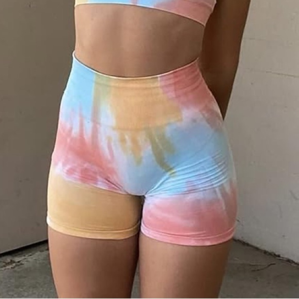 Nwot rapid wear scrunch shorts